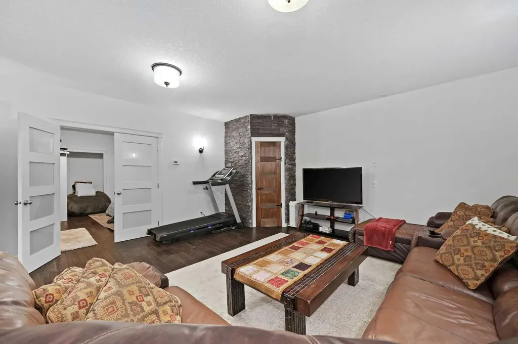 129 Springbluff Boulevard SW Calgary AB T3H 0N3