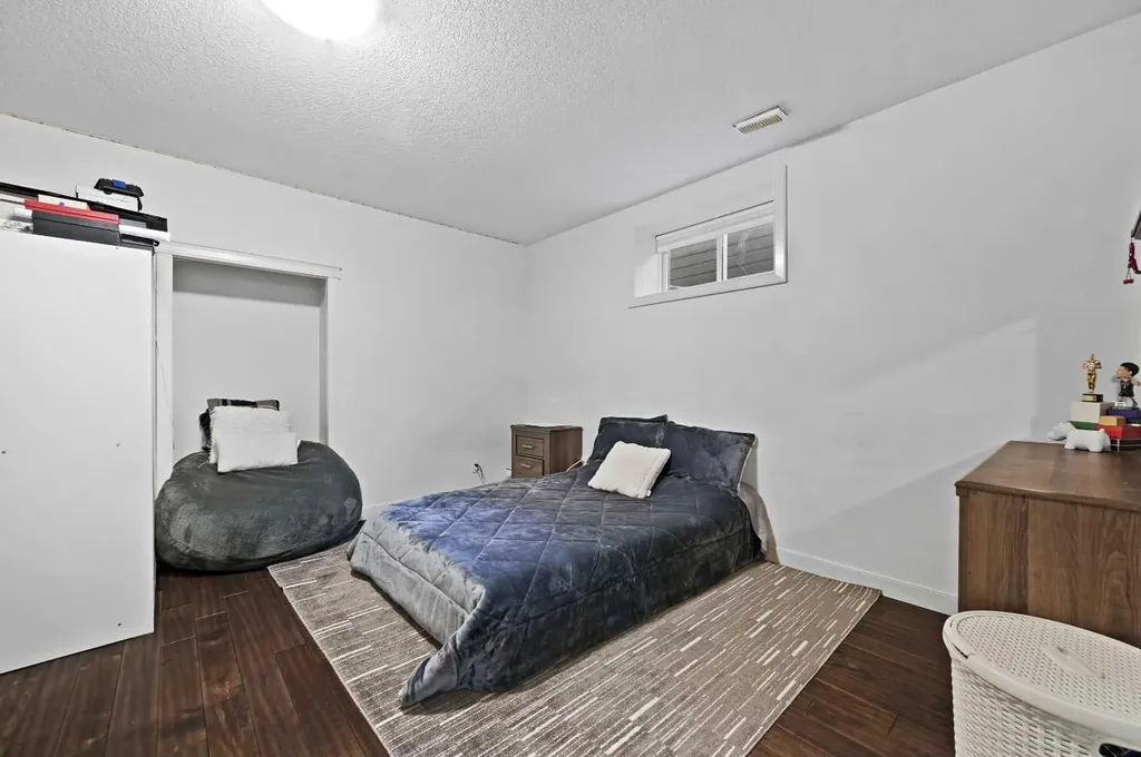 129 Springbluff Boulevard SW Calgary AB T3H 0N3