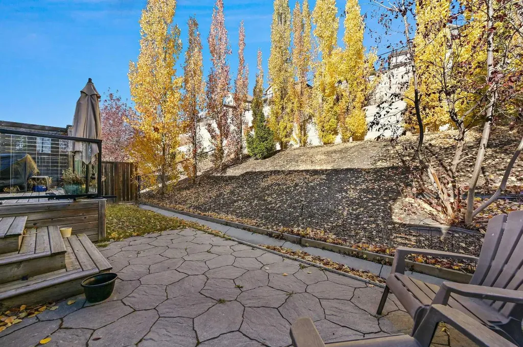 129 Springbluff Boulevard SW Calgary AB T3H 0N3