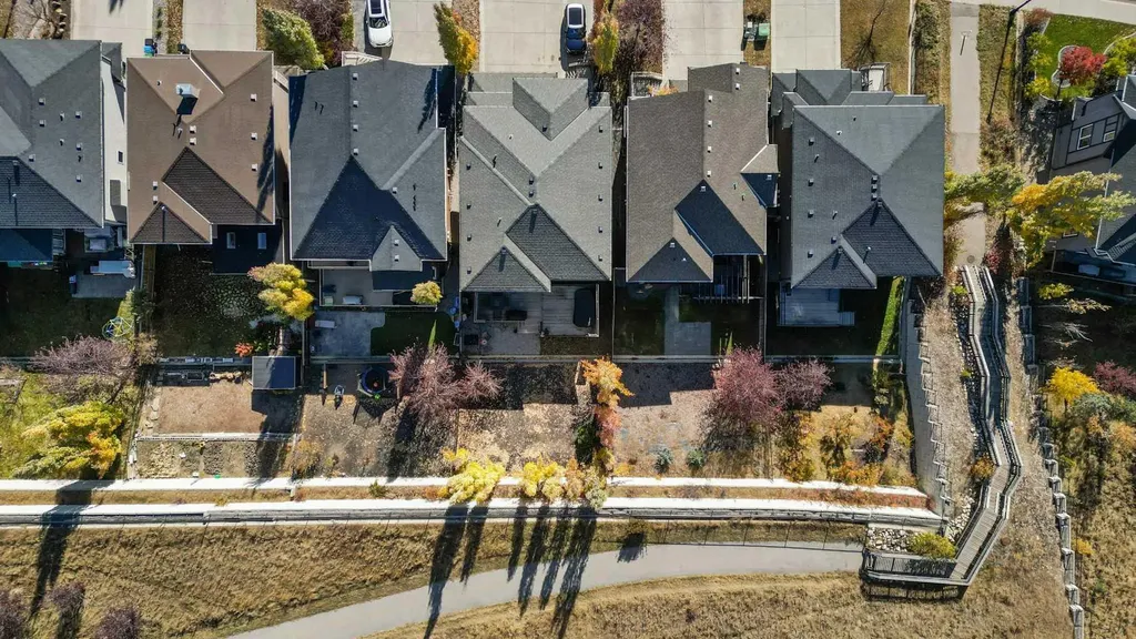 129 Springbluff Boulevard SW Calgary AB T3H 0N3