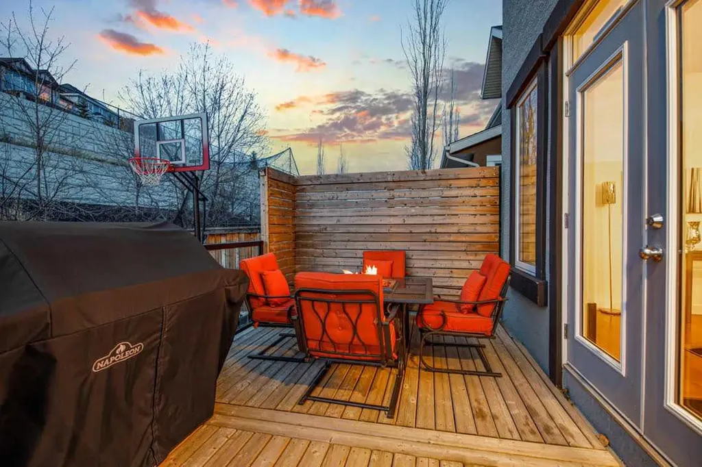129 Springbluff Boulevard SW Calgary AB T3H 0N3