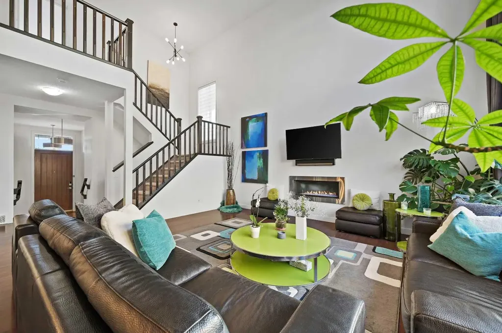 129 Springbluff Boulevard SW Calgary AB T3H 0N3