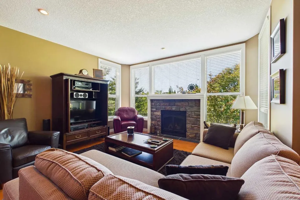 39 Tuscany Glen Place NW Calgary AB T3L 2T6