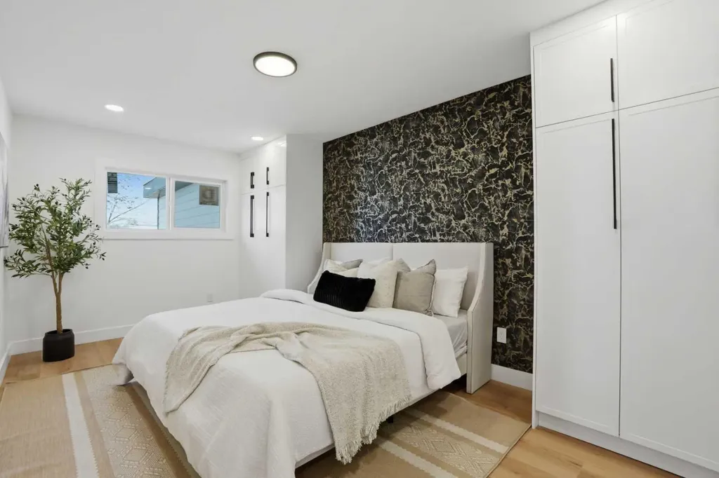 1303 87 Avenue SW Calgary AB T2V 0W2