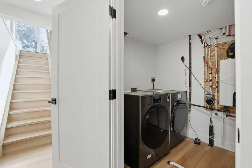 1303 87 Avenue SW Calgary AB T2V 0W2