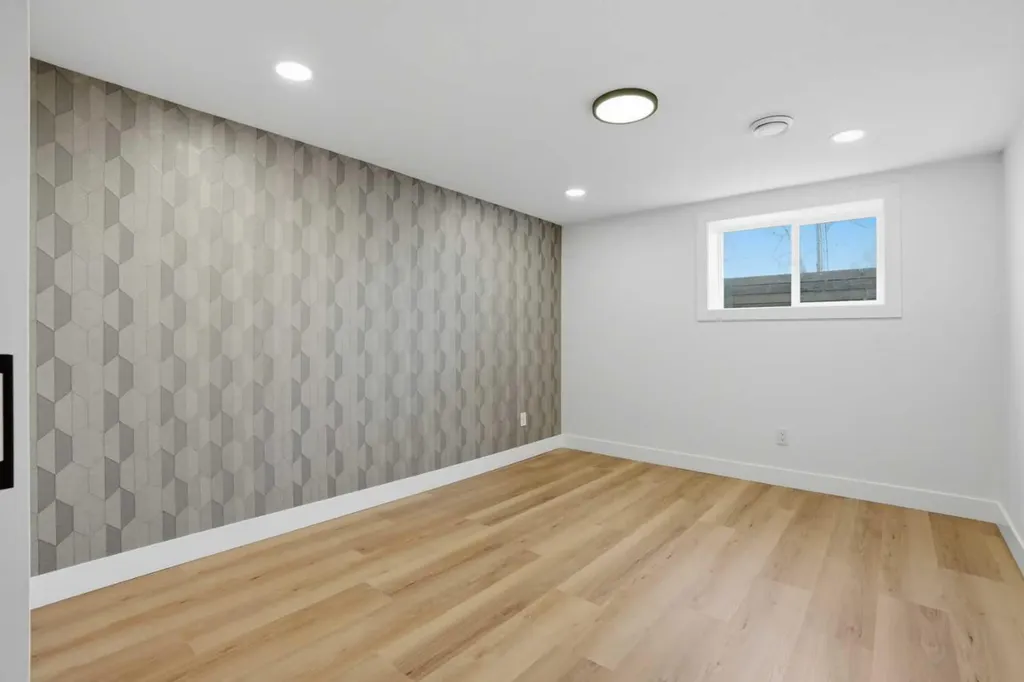 1303 87 Avenue SW Calgary AB T2V 0W2