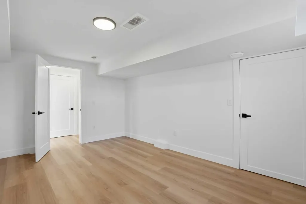 1303 87 Avenue SW Calgary AB T2V 0W2