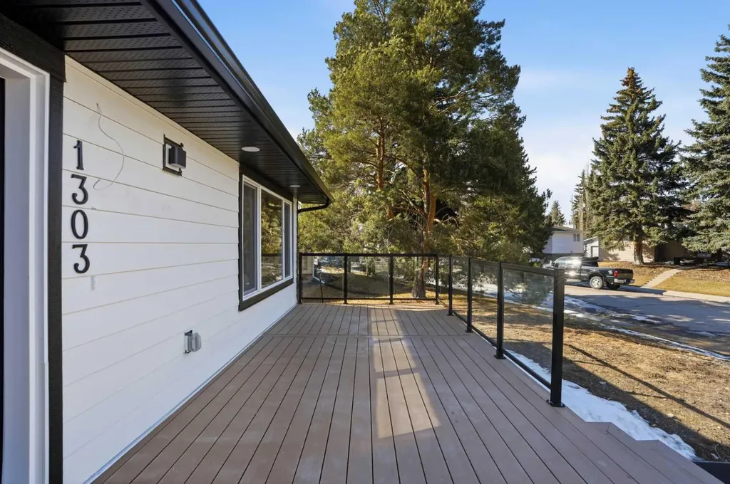 1303 87 Avenue SW Calgary AB T2V 0W2