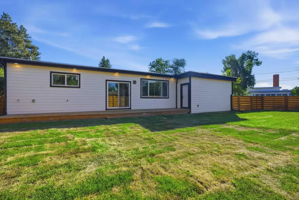 1303 87 Avenue SW Calgary AB T2V 0W2