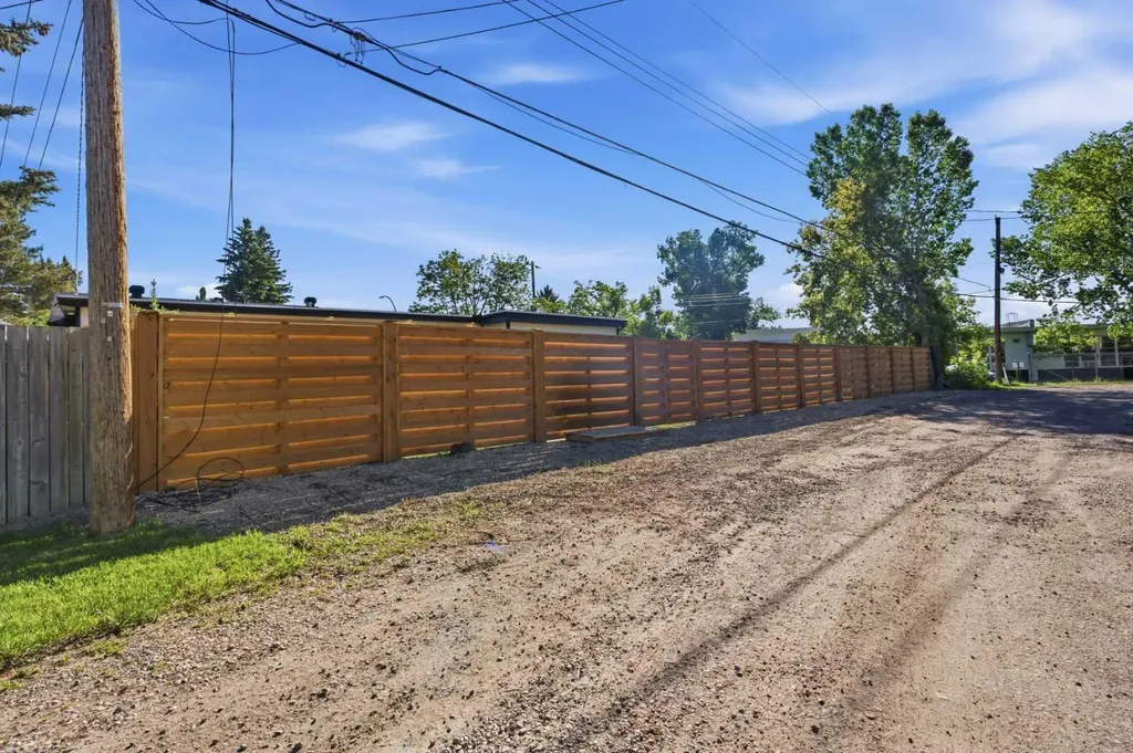 1303 87 Avenue SW Calgary AB T2V 0W2