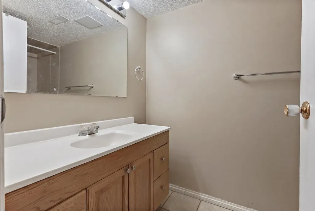 5 Acadia Road W Lethbridge AB T1K 4C1