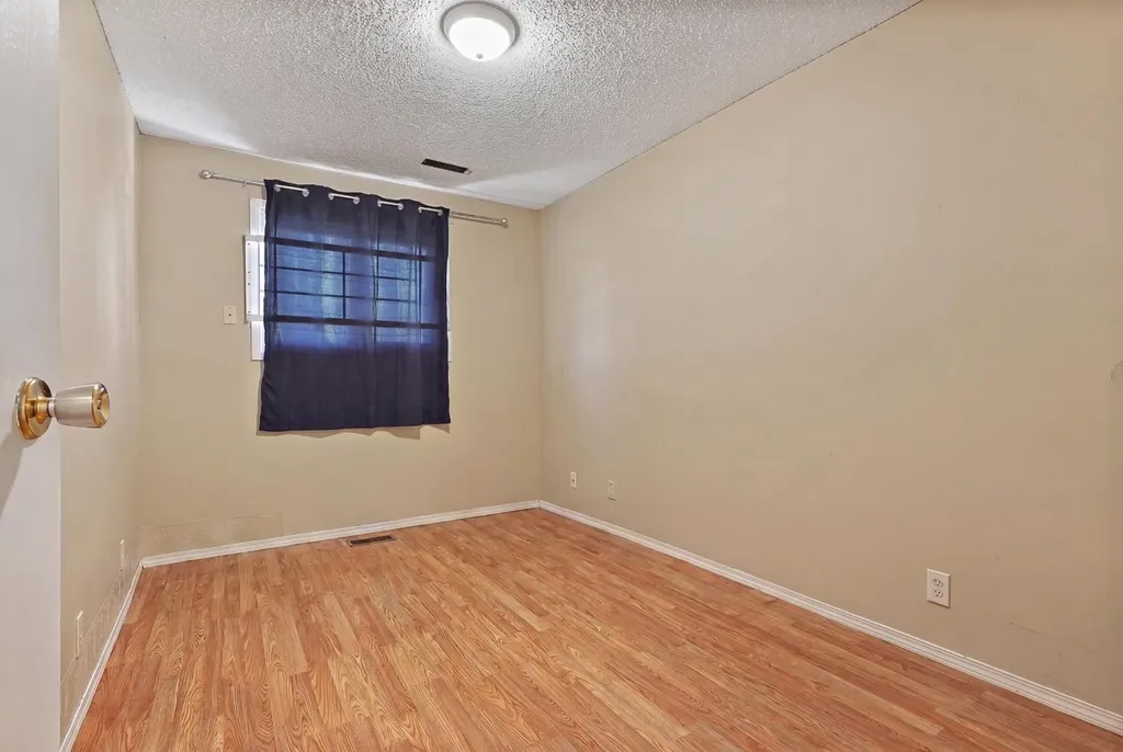 5 Acadia Road W Lethbridge AB T1K 4C1