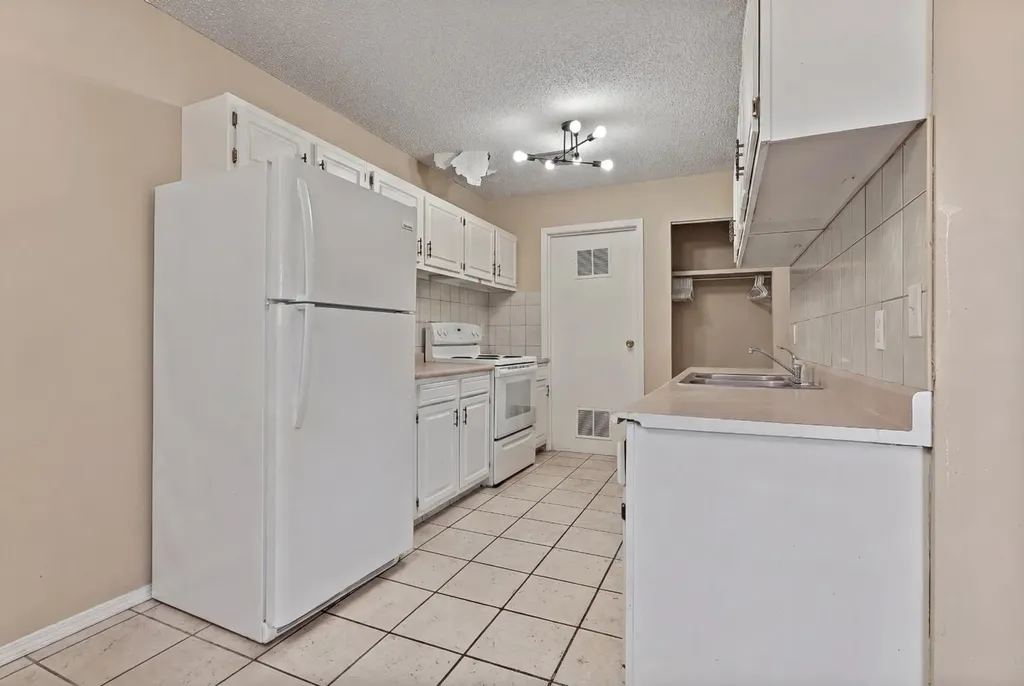 5 Acadia Road W Lethbridge AB T1K 4C1