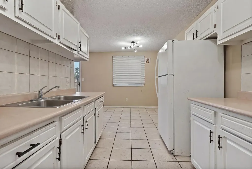 5 Acadia Road W Lethbridge AB T1K 4C1
