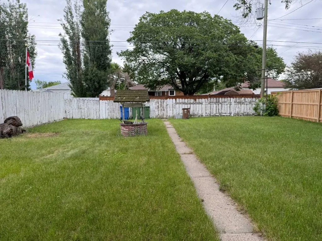 5025 54 Street Taber AB T1G 1N1