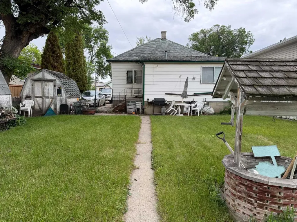 5025 54 Street Taber AB T1G 1N1