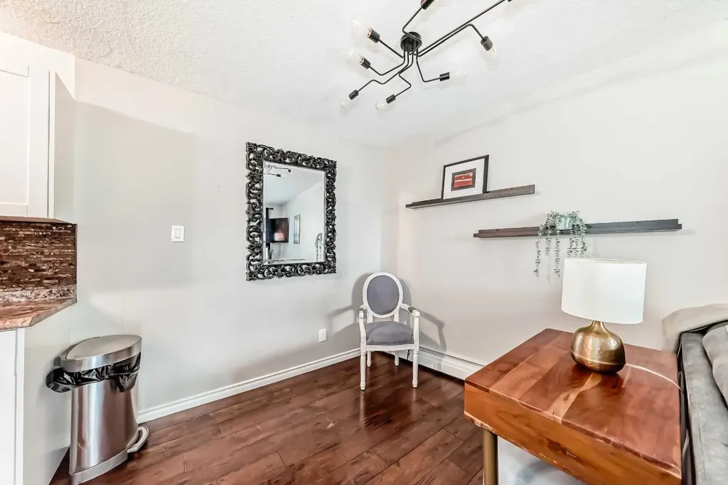 516 Cedar Crescent SW Calgary AB T3C 2Y8