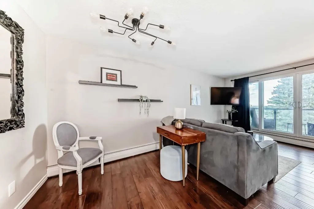 516 Cedar Crescent SW Calgary AB T3C 2Y8