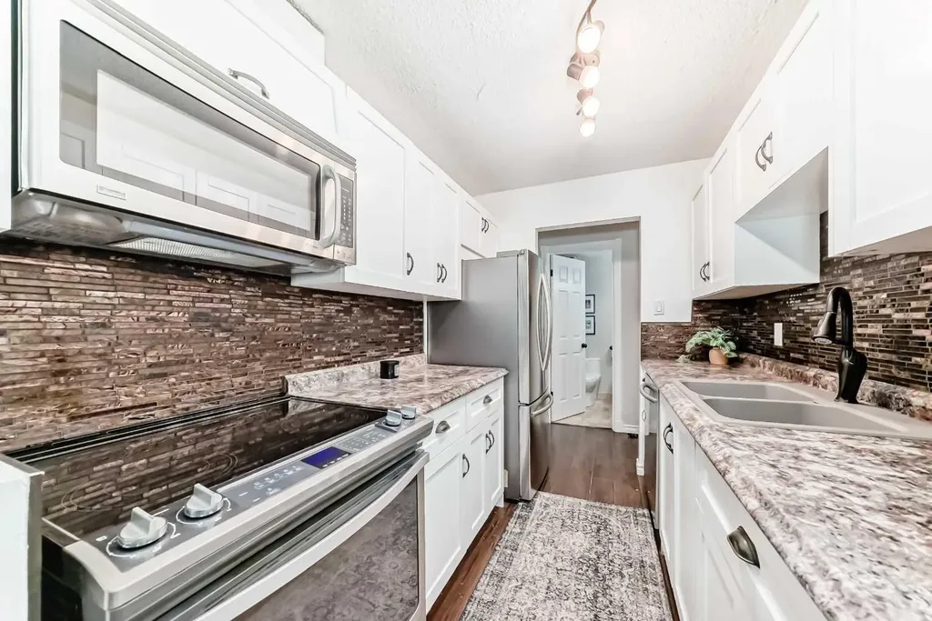 516 Cedar Crescent SW Calgary AB T3C 2Y8