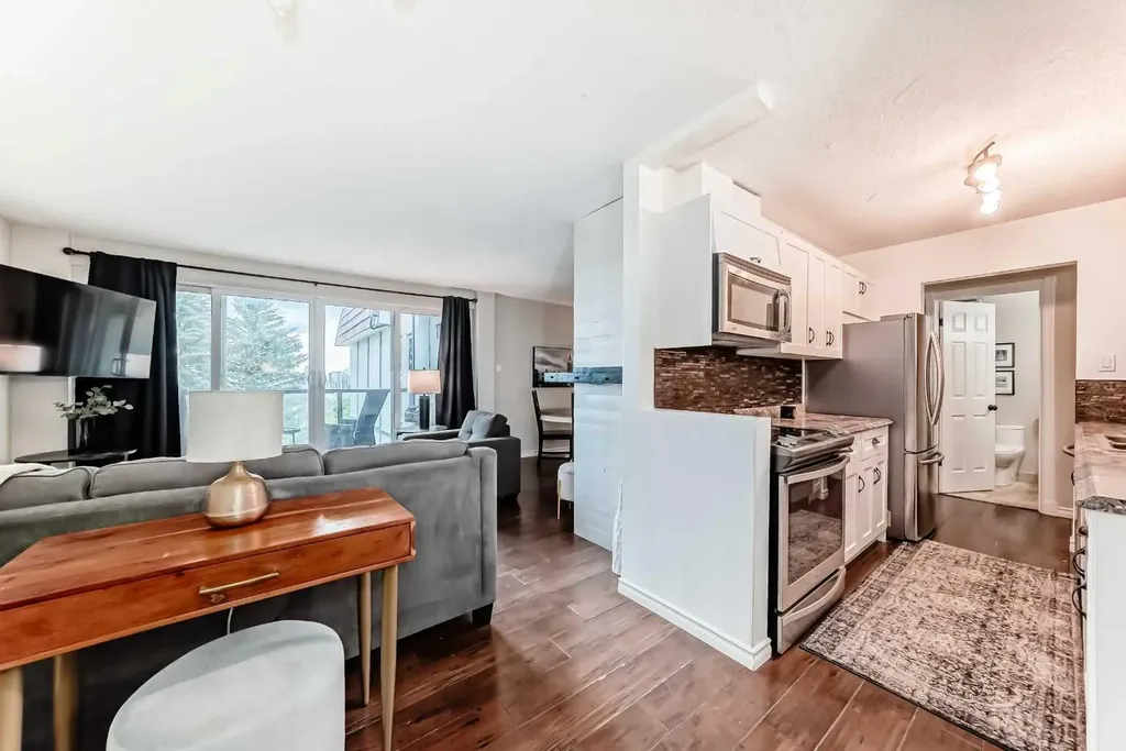 516 Cedar Crescent SW Calgary AB T3C 2Y8