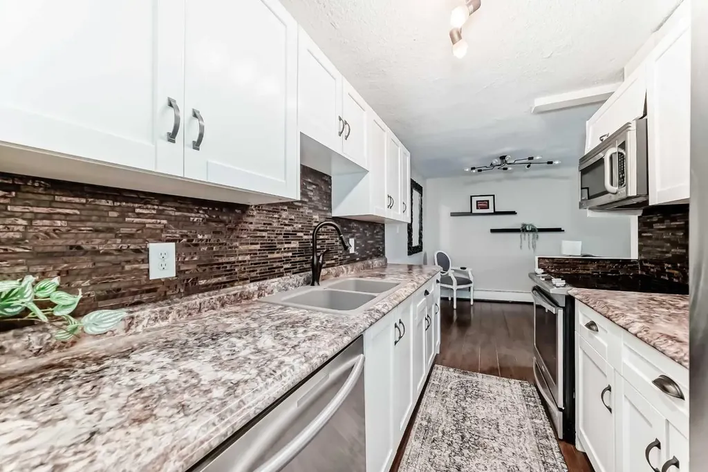 516 Cedar Crescent SW Calgary AB T3C 2Y8