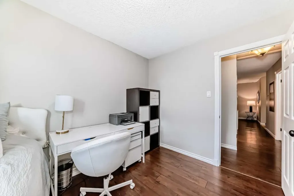 516 Cedar Crescent SW Calgary AB T3C 2Y8