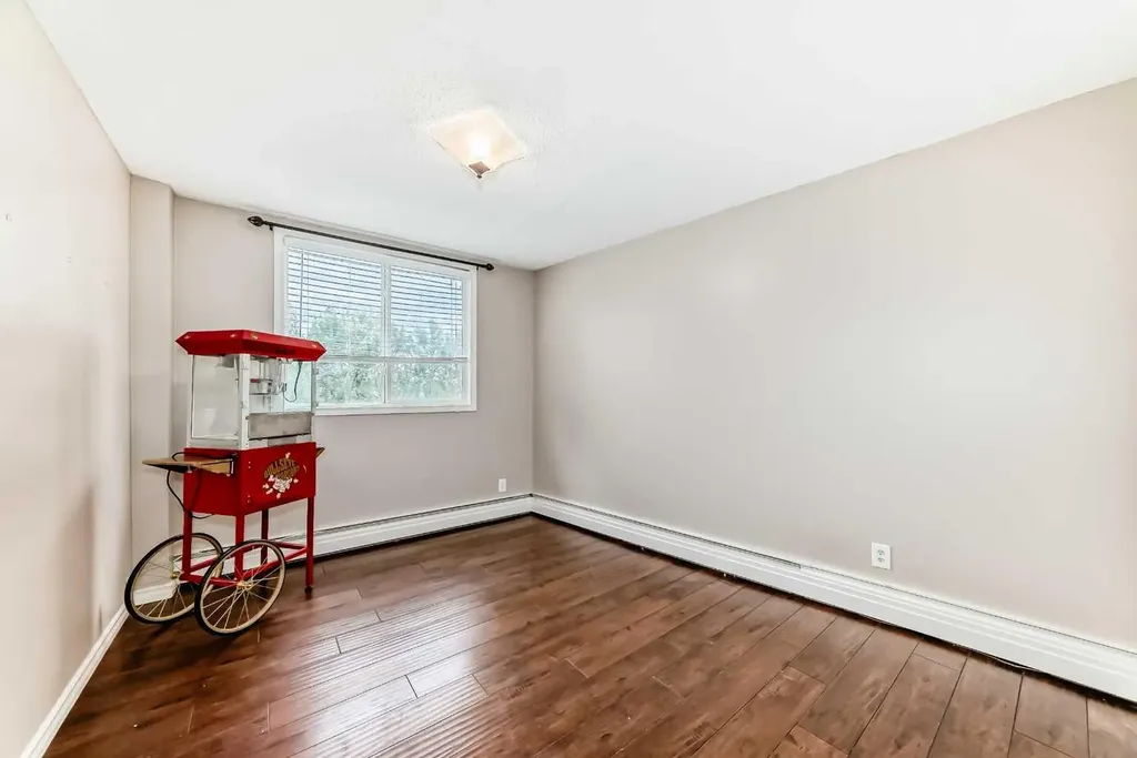 516 Cedar Crescent SW Calgary AB T3C 2Y8