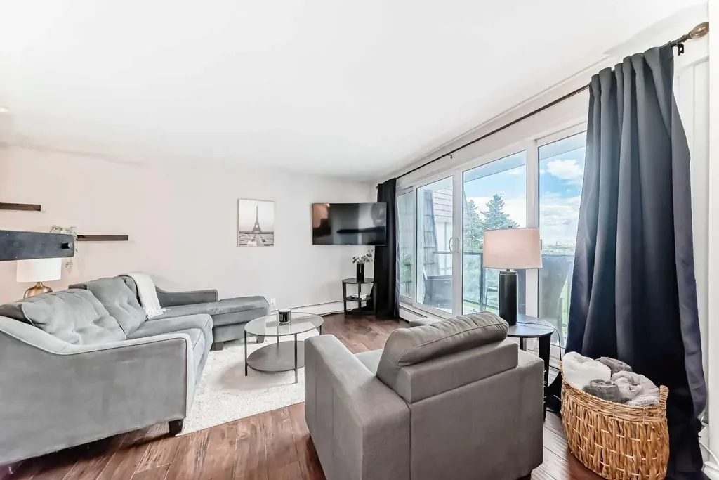 516 Cedar Crescent SW Calgary AB T3C 2Y8