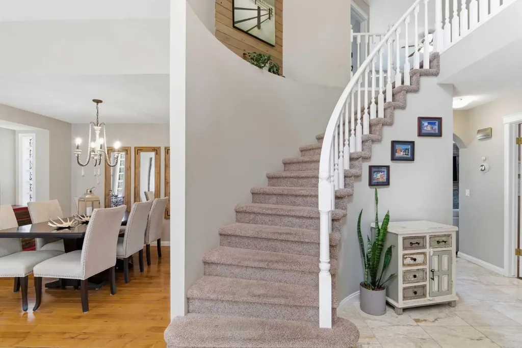 30 Mt Yamnuska Court SE Calgary AB T2Z 2Z6