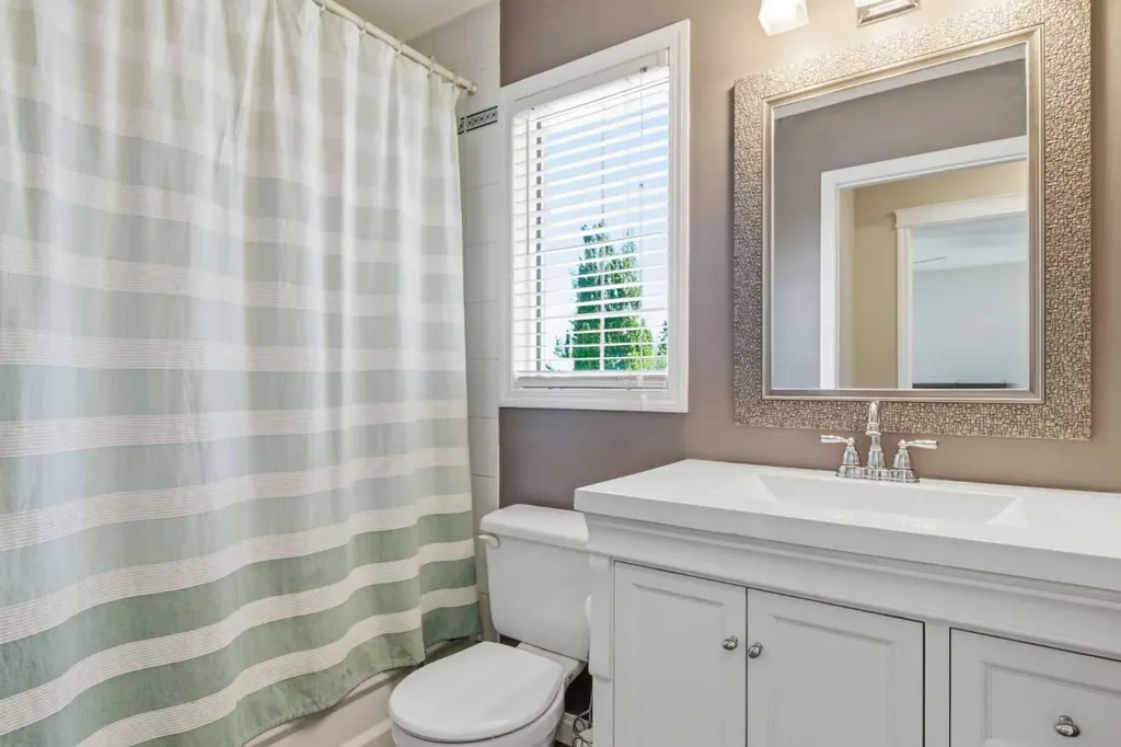 30 Mt Yamnuska Court SE Calgary AB T2Z 2Z6