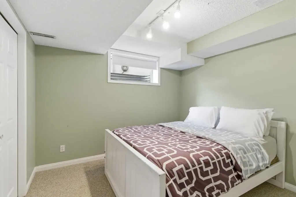 30 Mt Yamnuska Court SE Calgary AB T2Z 2Z6