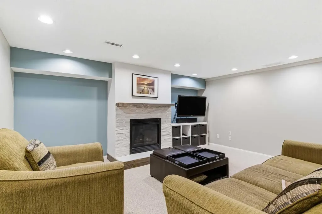 30 Mt Yamnuska Court SE Calgary AB T2Z 2Z6