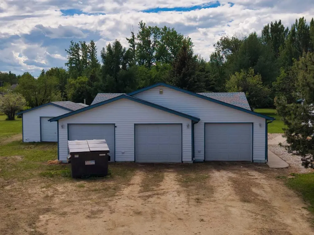 5 Eating Creek Close Rural Lesser Slave River No. 124 M.d. Of AB T0G2A0