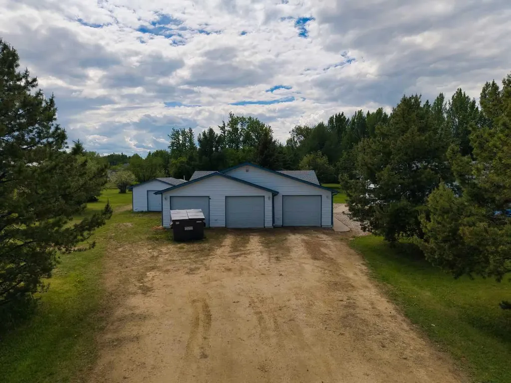 5 Eating Creek Close Rural Lesser Slave River No. 124 M.d. Of AB T0G2A0