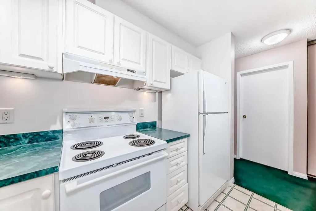 393 Patterson Hill SW Calgary AB T3H 2P4