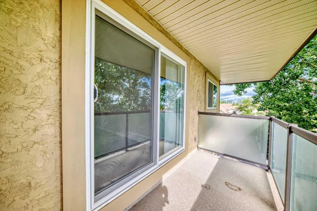 393 Patterson Hill SW Calgary AB T3H 2P4