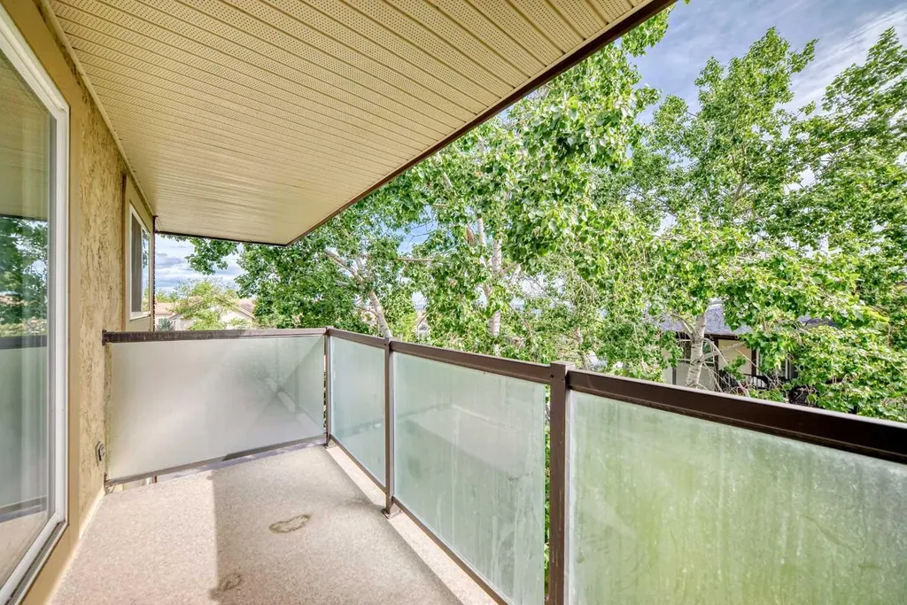 393 Patterson Hill SW Calgary AB T3H 2P4