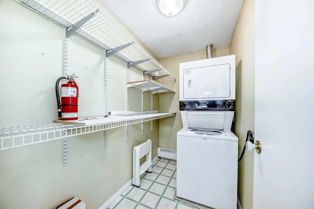 393 Patterson Hill SW Calgary AB T3H 2P4