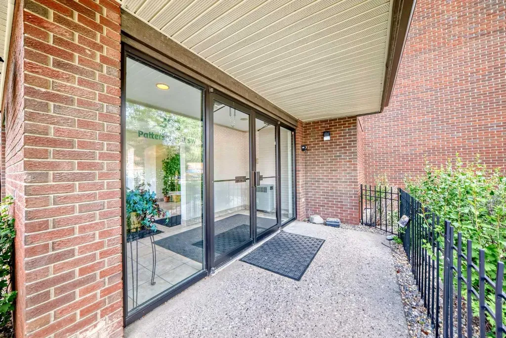 393 Patterson Hill SW Calgary AB T3H 2P4
