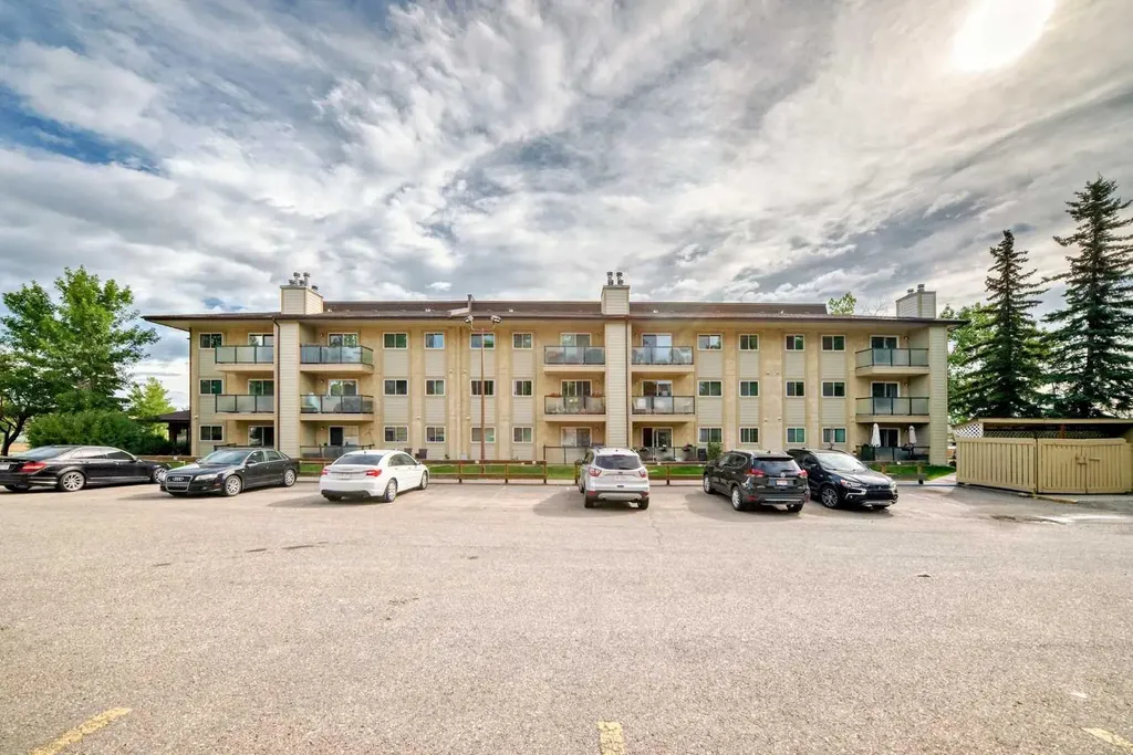 393 Patterson Hill SW Calgary AB T3H 2P4