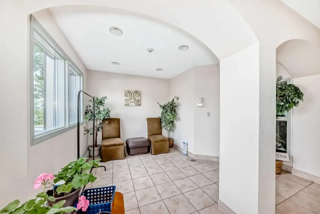 393 Patterson Hill SW Calgary AB T3H 2P4