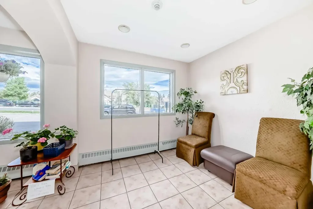 393 Patterson Hill SW Calgary AB T3H 2P4
