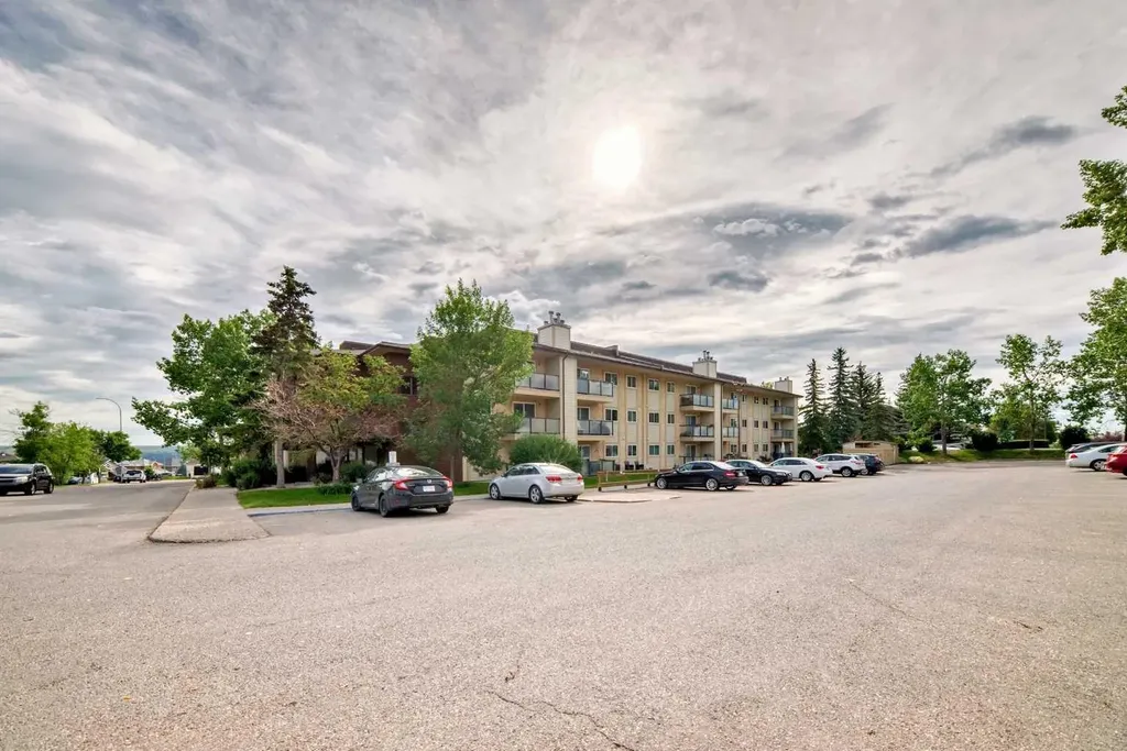 393 Patterson Hill SW Calgary AB T3H 2P4