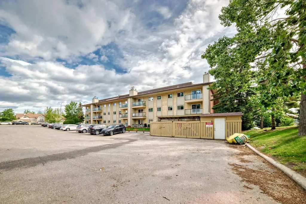 393 Patterson Hill SW Calgary AB T3H 2P4