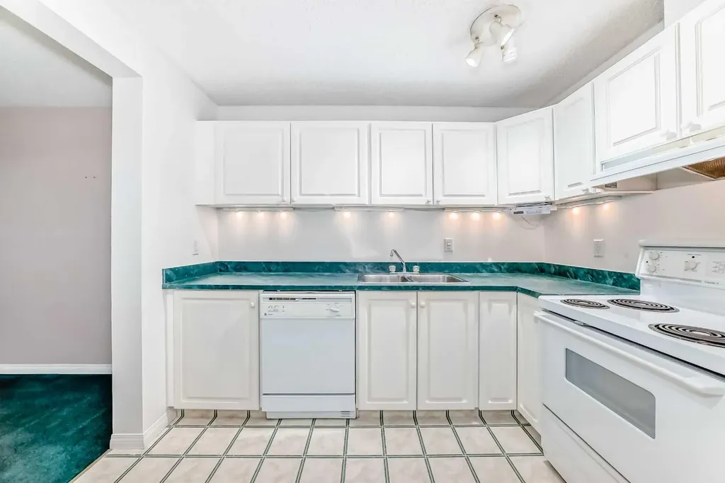393 Patterson Hill SW Calgary AB T3H 2P4