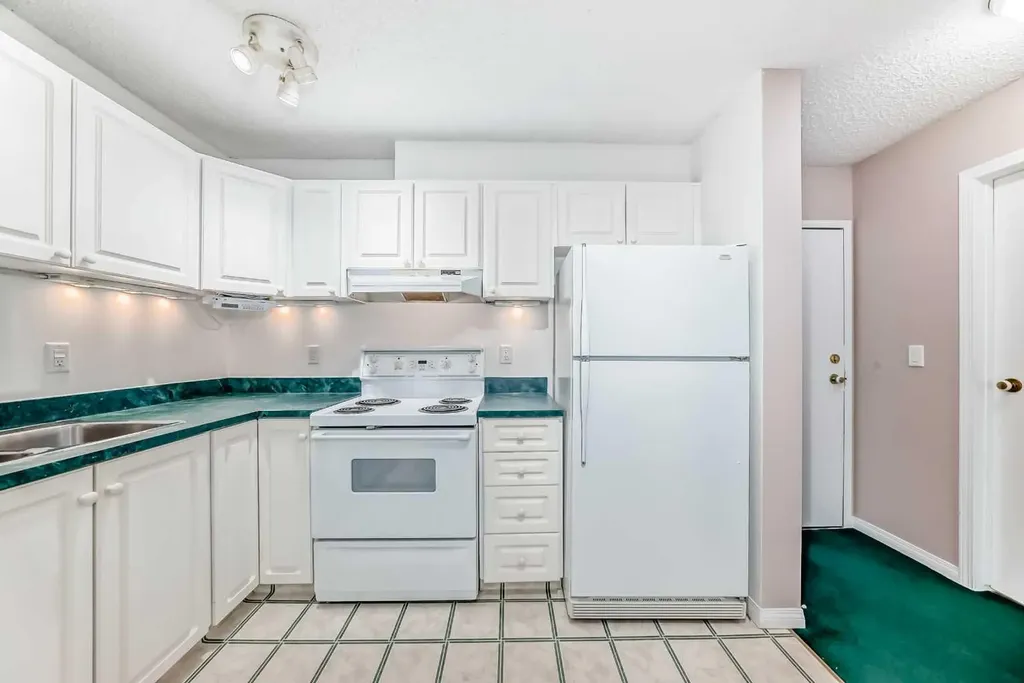 393 Patterson Hill SW Calgary AB T3H 2P4