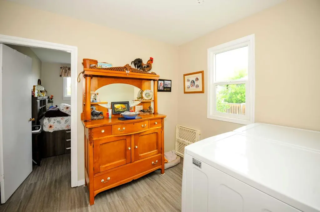 5223 46 Street Camrose AB T4V 1H4