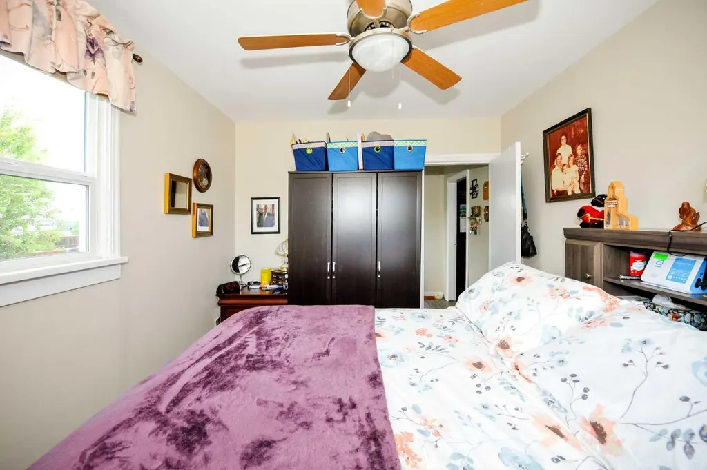 5223 46 Street Camrose AB T4V 1H4
