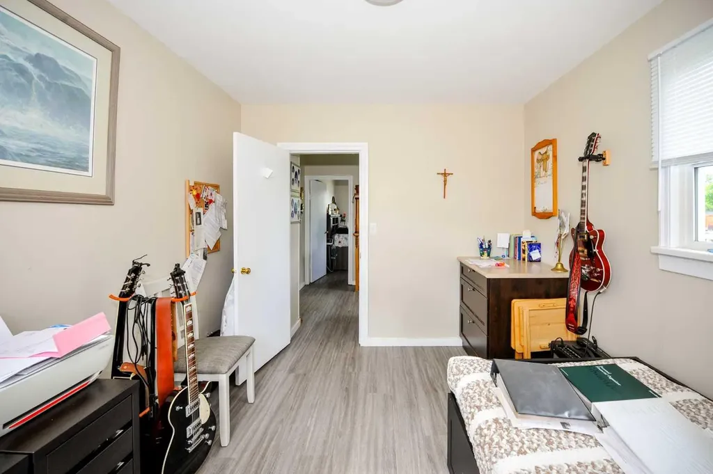 5223 46 Street Camrose AB T4V 1H4