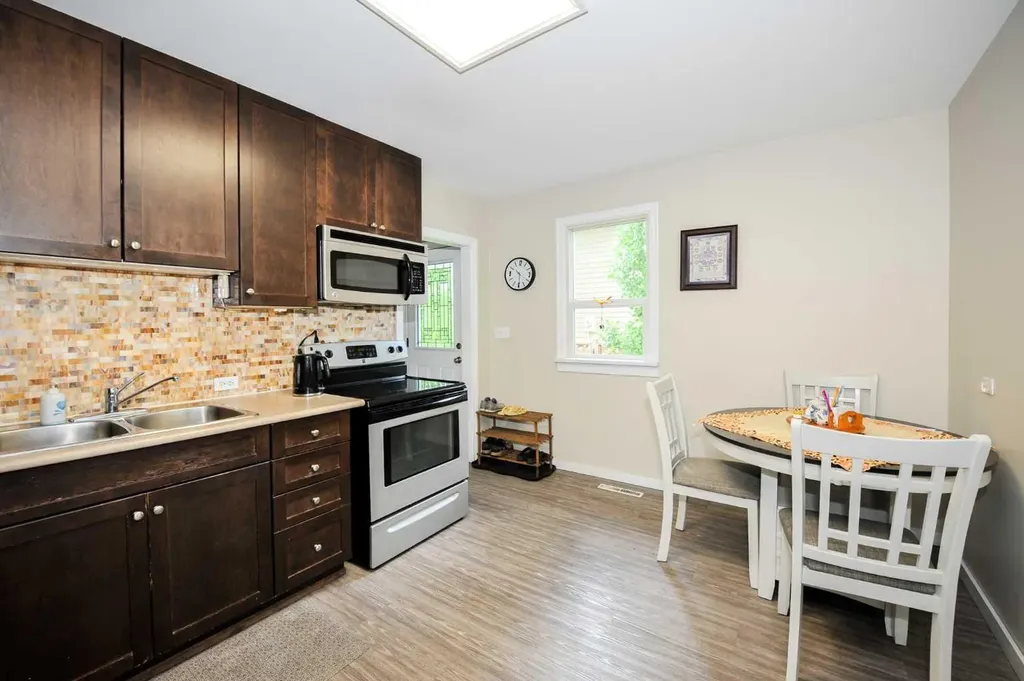 5223 46 Street Camrose AB T4V 1H4
